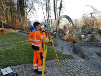Vermessungsarbeiten im Bruno Weber Park Vermessungsarbeiten im Bruno Weber Park