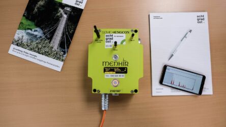 Der Erschütterungssensor ist platzsparend und einfach zu montieren