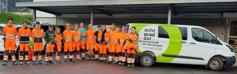 Die Lernenden vor dem Start in den Feldtag