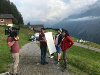 Filmcrew mit Mitarbeitenden Filmcrew mit Mitarbeitenden