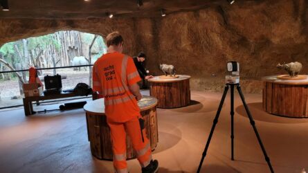 Test von neuen Leica-Geräten beim Nashorngehege